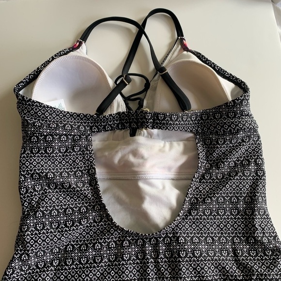 Kona Sol Patterned One Piece Swimsuit Size Medium - Picture 5 of 8